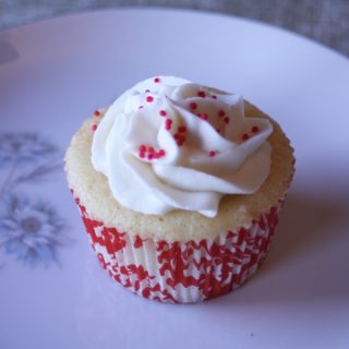 example of how to frost a cupcake