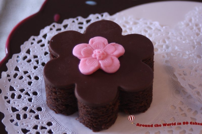 flower shaped decorated brownie