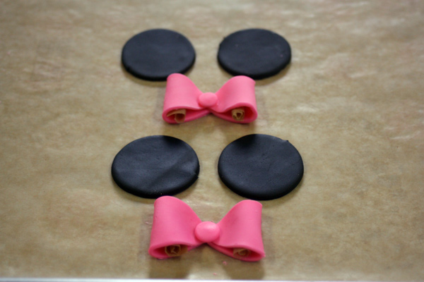 MInnie Mouse Cupcakes-final toppers
