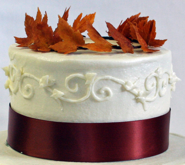 example of piping scrollwork | www.80cakes.com