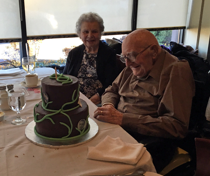 Grandpa-with-his-100-year-birthday-cake