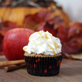 apple pie cupcake by Around the World in 80 Cakes